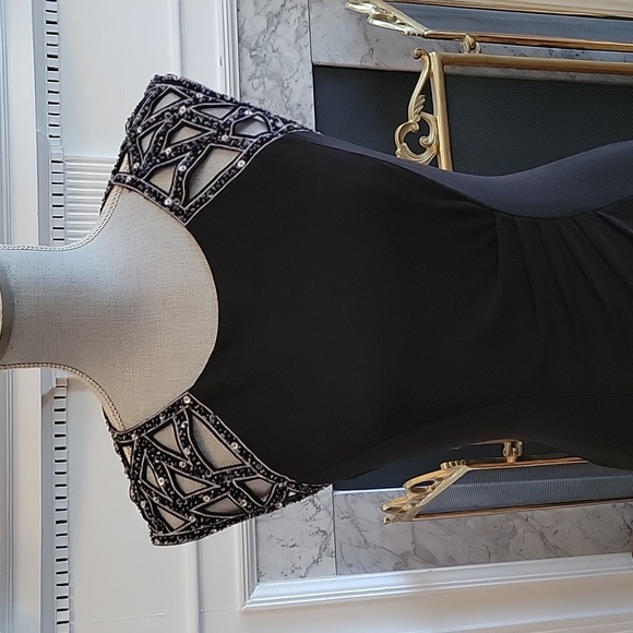 Patra Gown - Picture 2 of 10